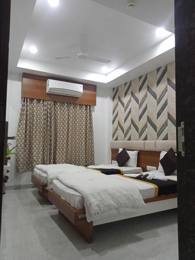호텔 펀 시티  Navsari 외부 사진