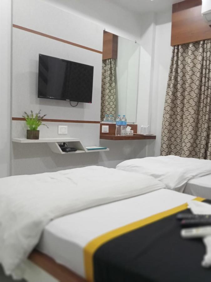 호텔 펀 시티  Navsari 외부 사진
