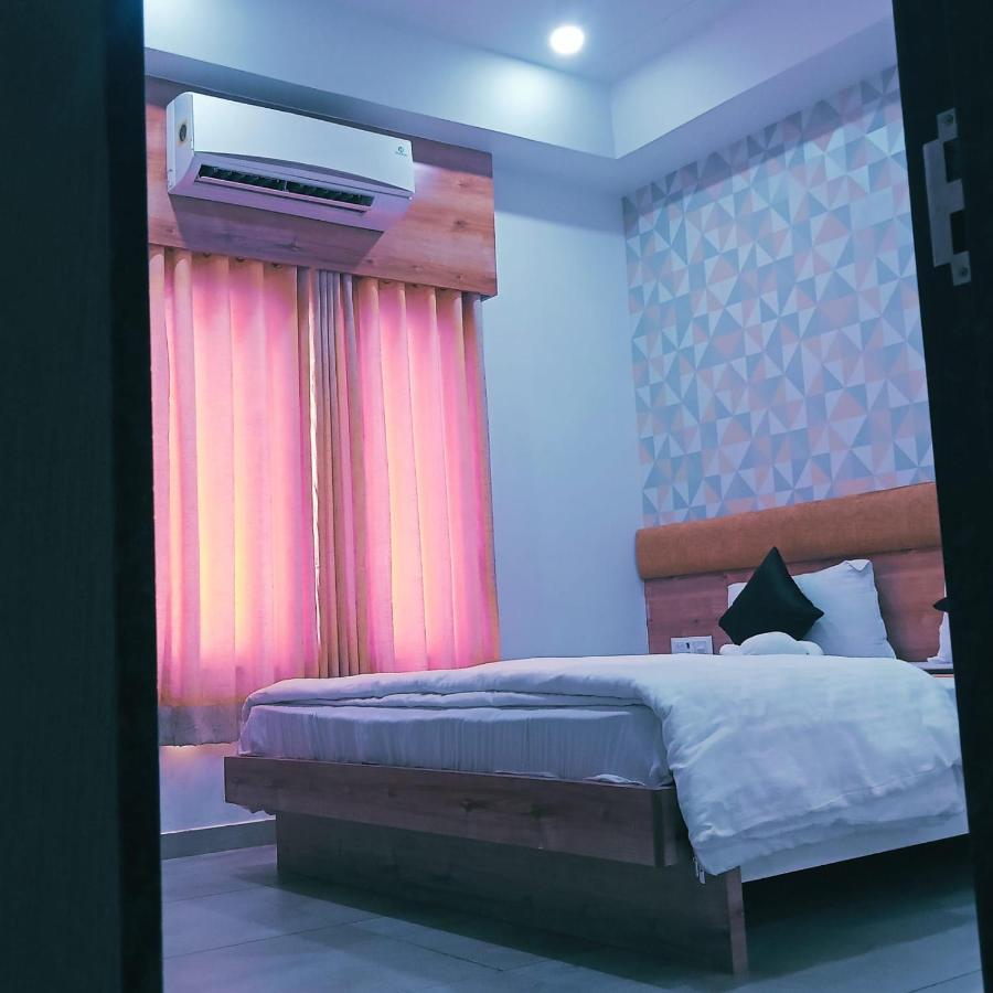 호텔 펀 시티  Navsari 외부 사진