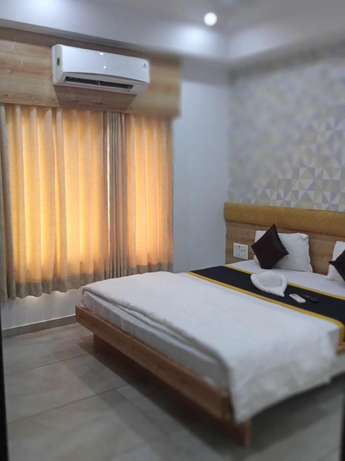 호텔 펀 시티  Navsari 외부 사진