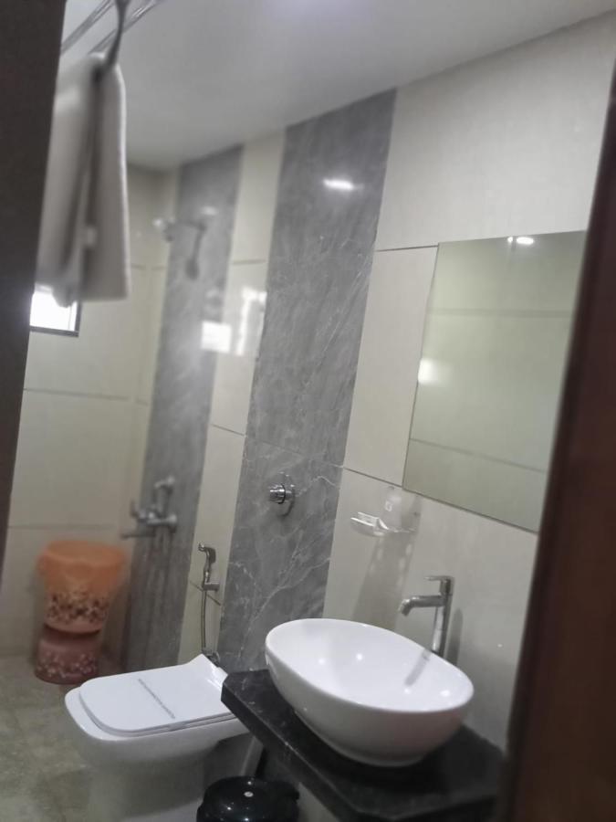 호텔 펀 시티  Navsari 외부 사진